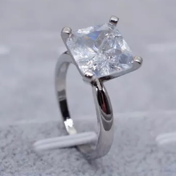 5.0 CT PRINCESS CUT DIAMOND STERLING SILVER RING - Picture 2 of 5